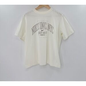 Nike INC Women's NYC T-Shirt The Nike Tee Loose‎ Fit White Top 90's Y2K Vibes